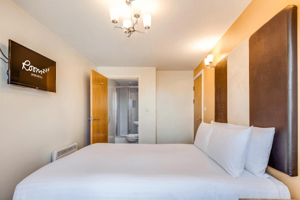 Roomzzz Leeds Headingley — 5