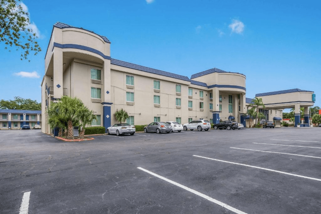 Clarion Inn and Suites Central Clearwater Beach FL — 1