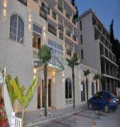 Gold Hotel 998345