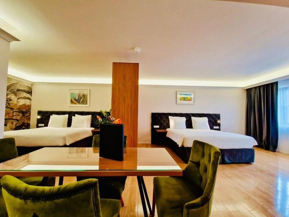 Chasse Hotel Residency — 8