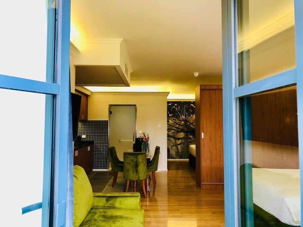 Chasse Hotel Residency — 9