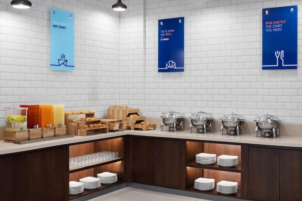 Holiday Inn Express Dubai Safa Park, an IHG Hotel — 5
