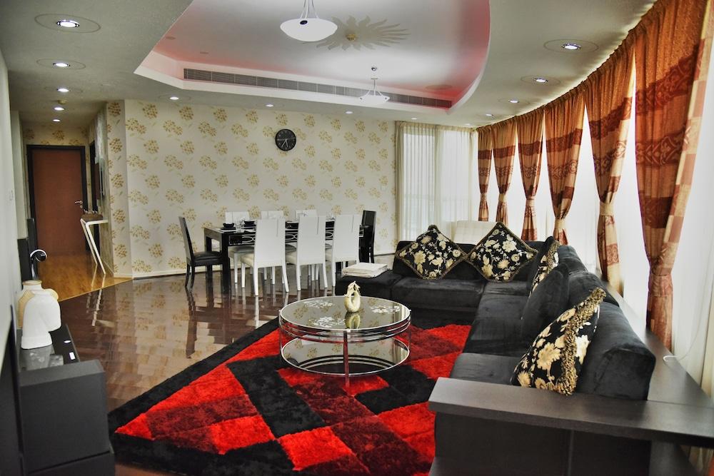 Luxury 4BR Apartment in Horizon Towers