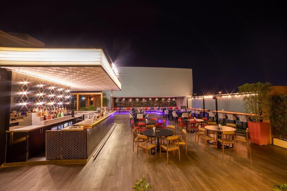 Four Points by Sheraton Production City, Dubai — 9