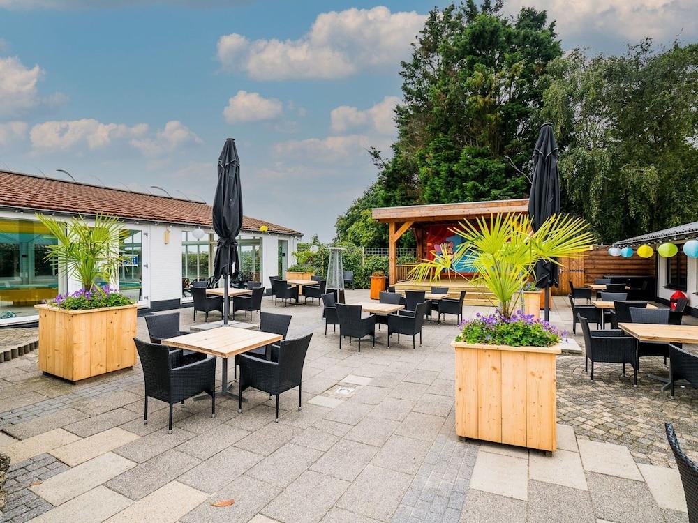 Welcoming Chalet in Oostkapelle With Garden — 4