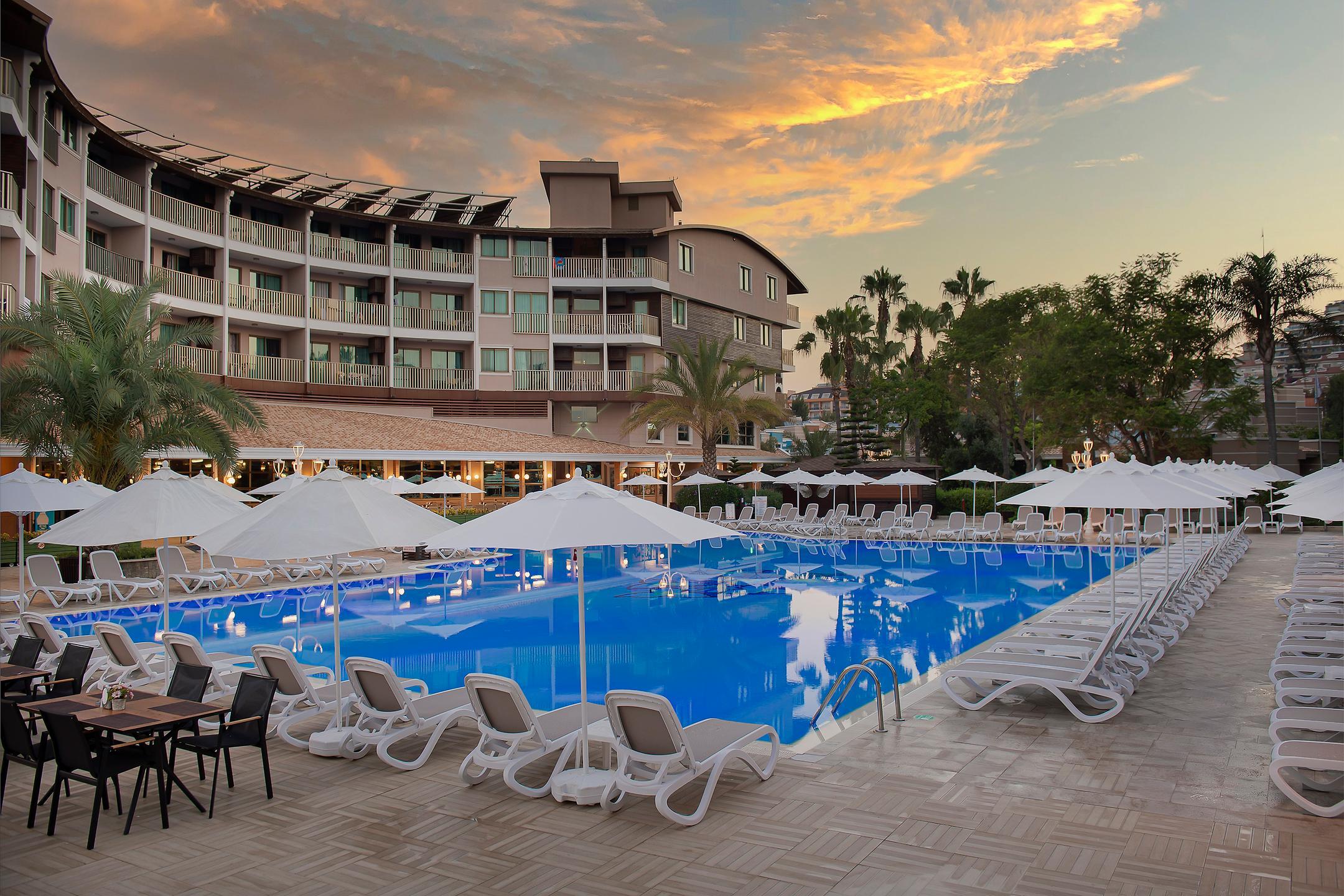 Quattro Family Club Dem Hotel — 4