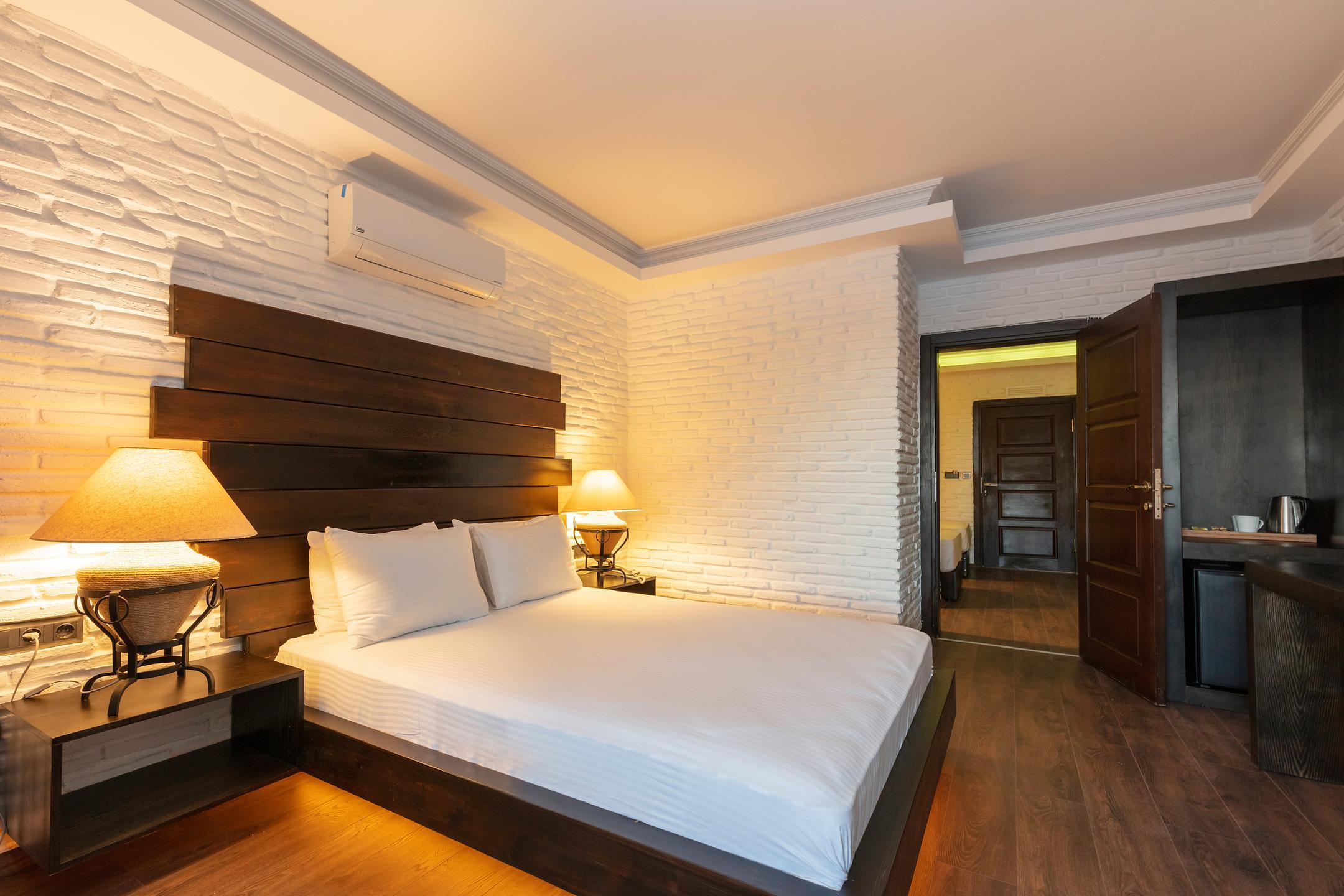 Manaspark Deluxe Hotel — 6