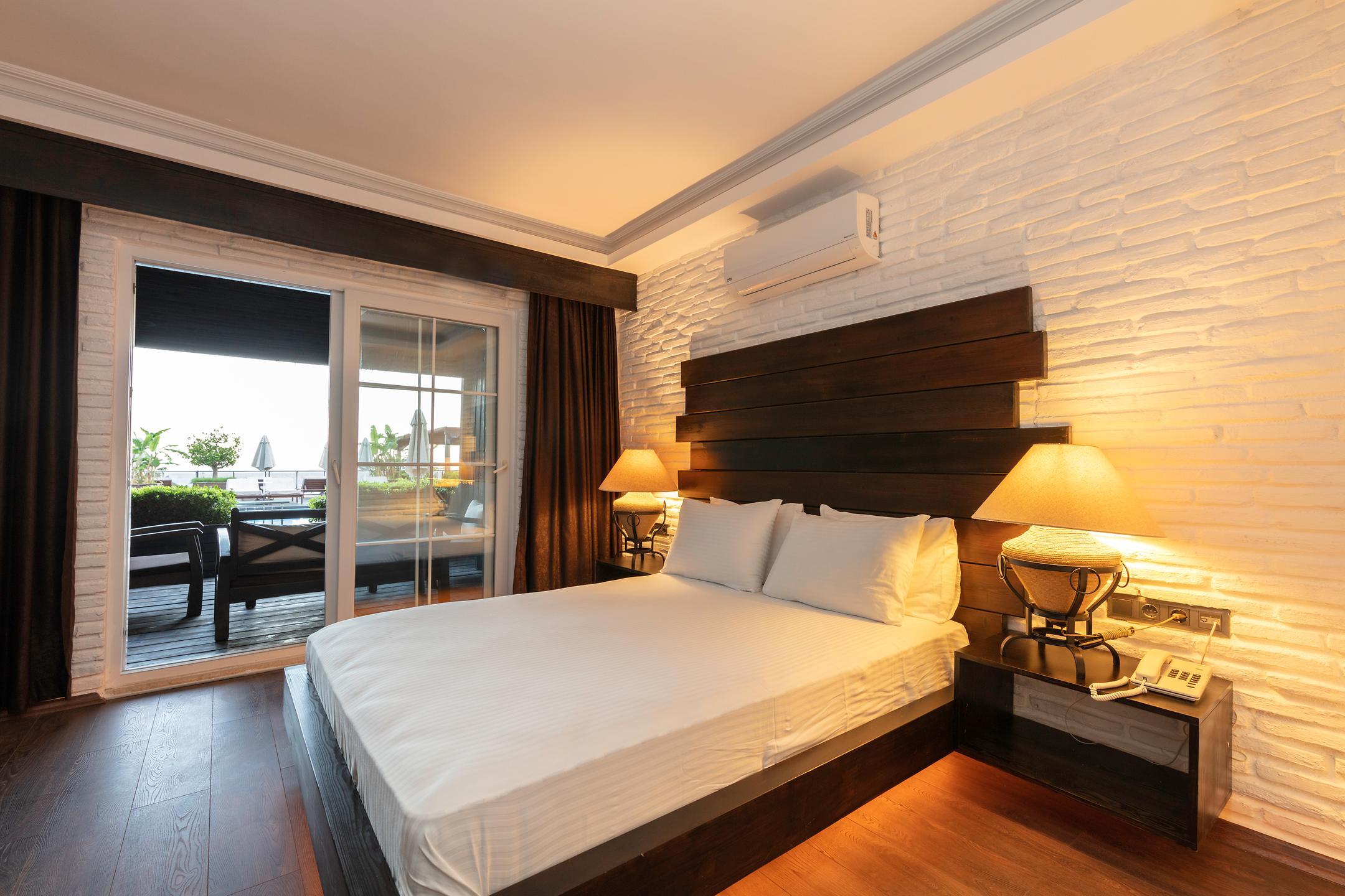 Manaspark Deluxe Hotel — 3