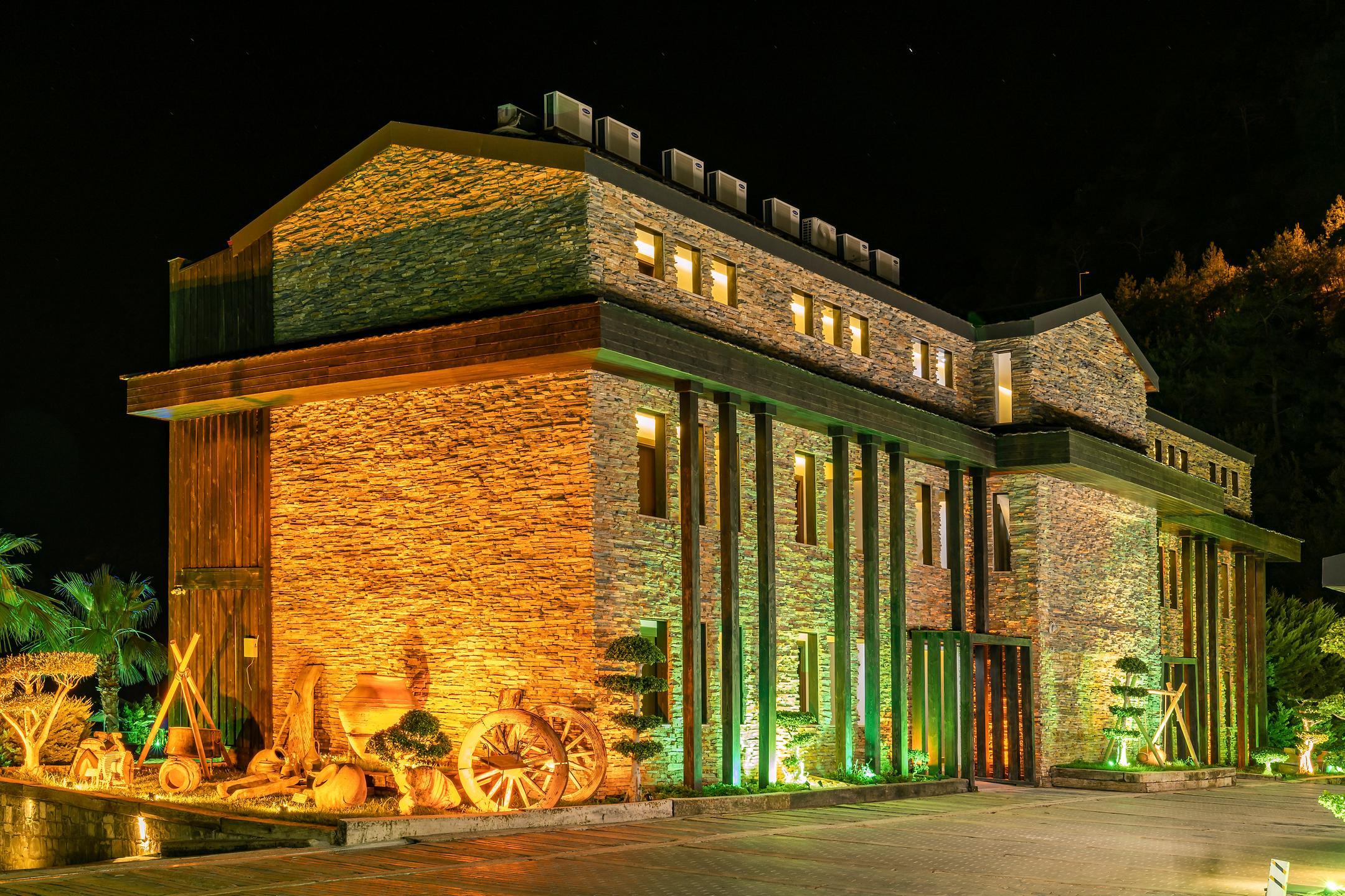 Manaspark Deluxe Hotel — 5