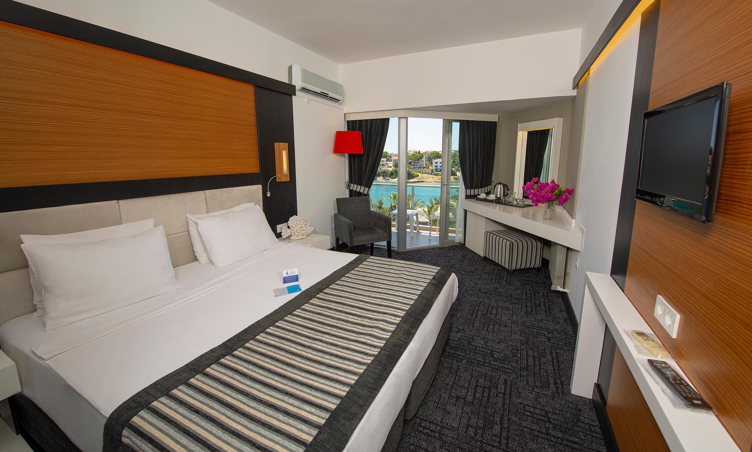 Ladin Otel — 2