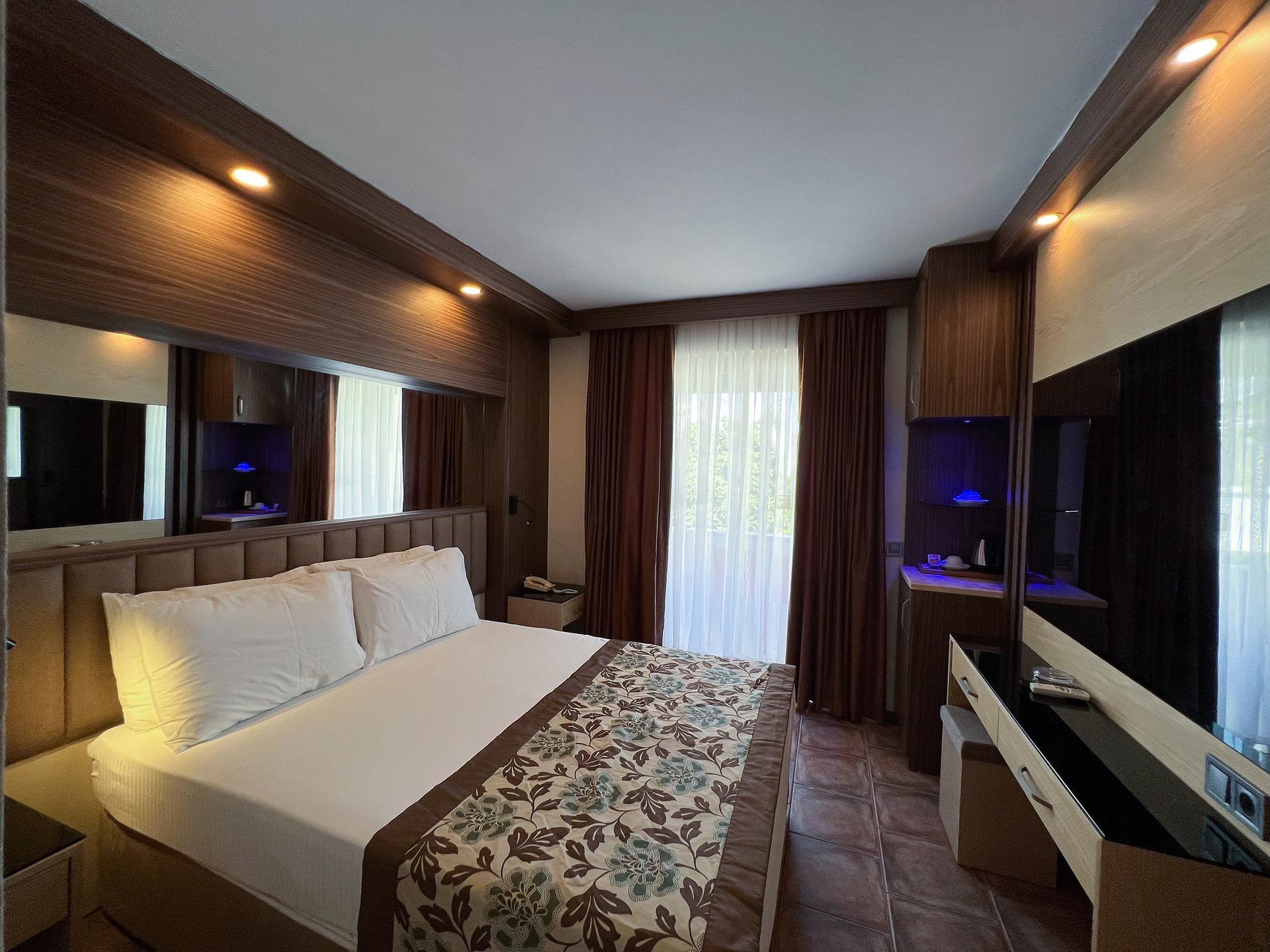 Fame Hotel — 8