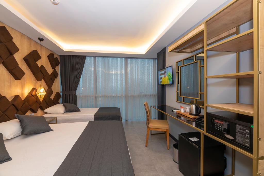 Fly and Stay Airport Hotel — 8