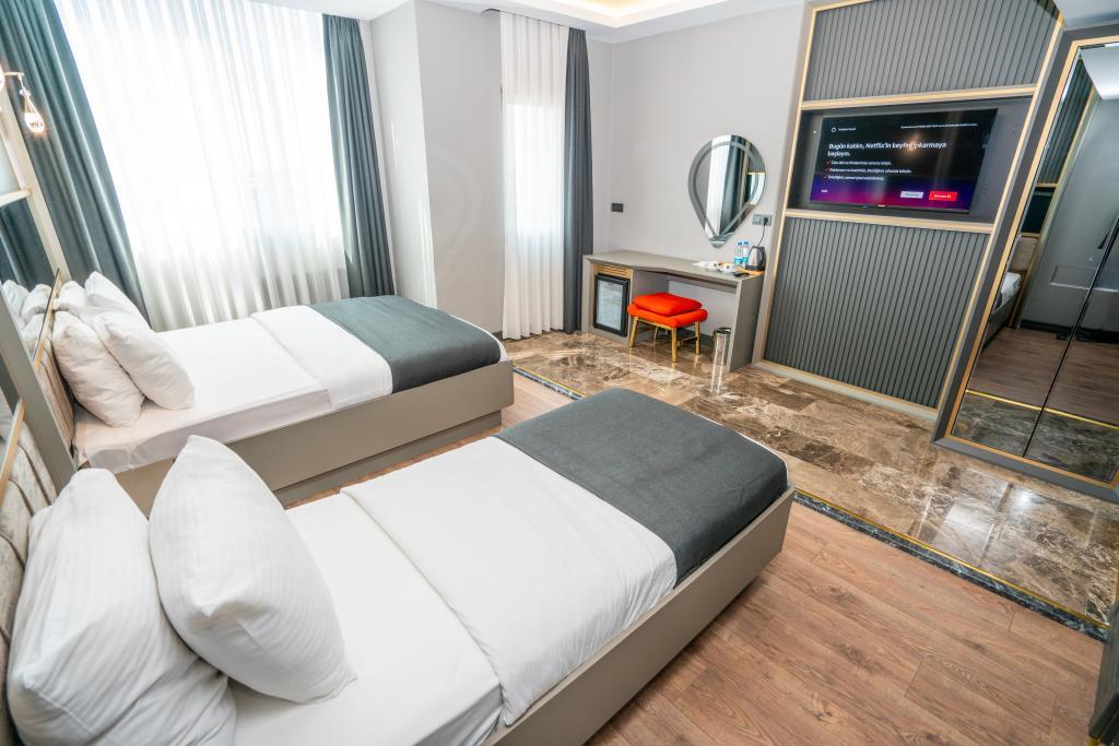 216 Ruby Suite — 6