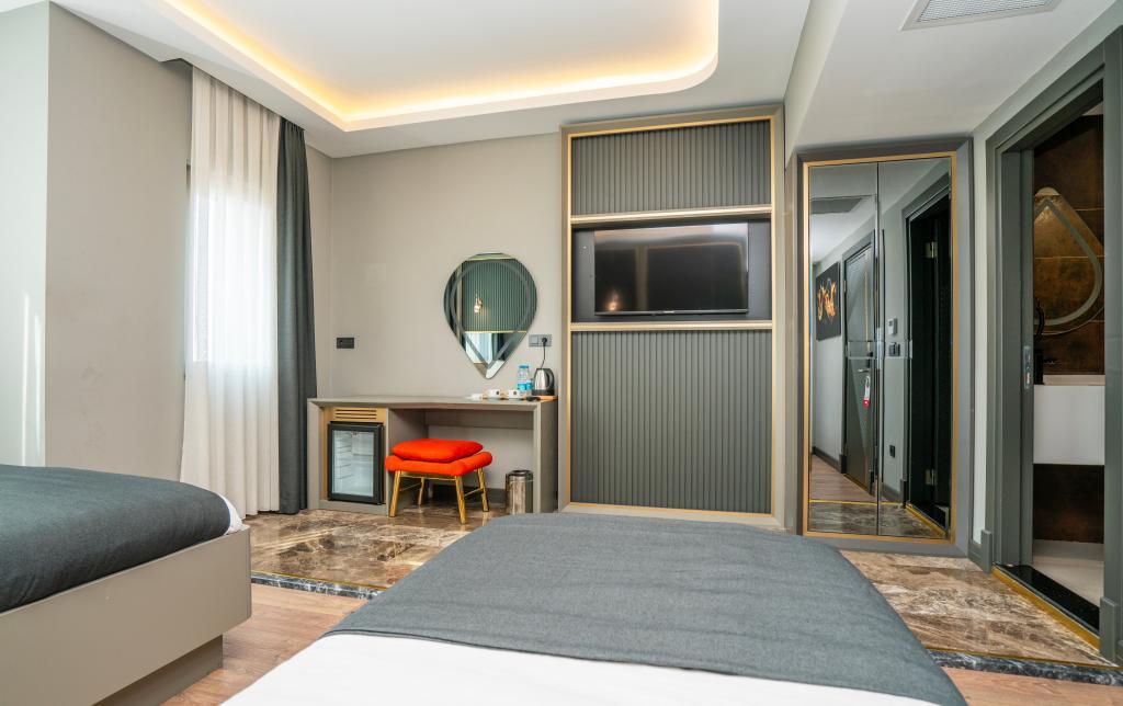 216 Ruby Suite — 8