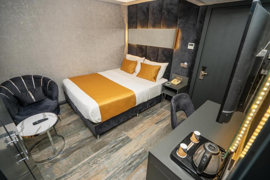 216 Silver Suite — 7