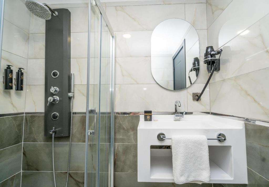 216 Silver Suite — 3