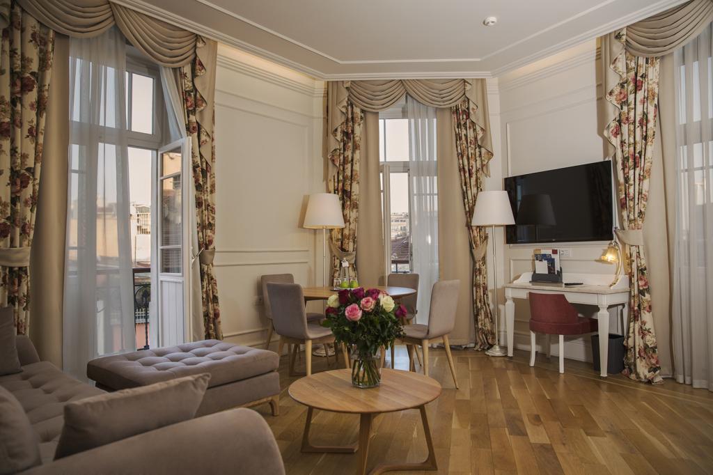 Corinne Art & Boutique Hotel — 8