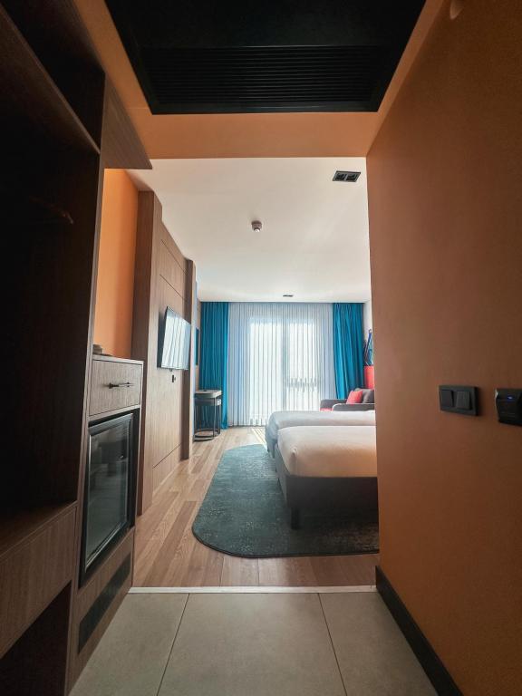 Axis Suites Hotel — 2