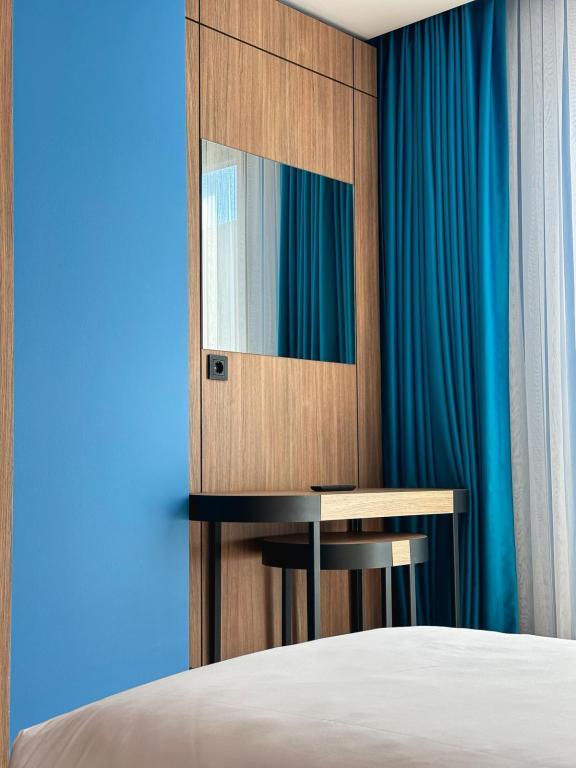 Axis Suites Hotel — 5