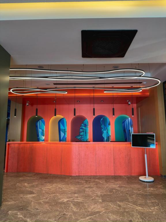Axis Suites Hotel — 6