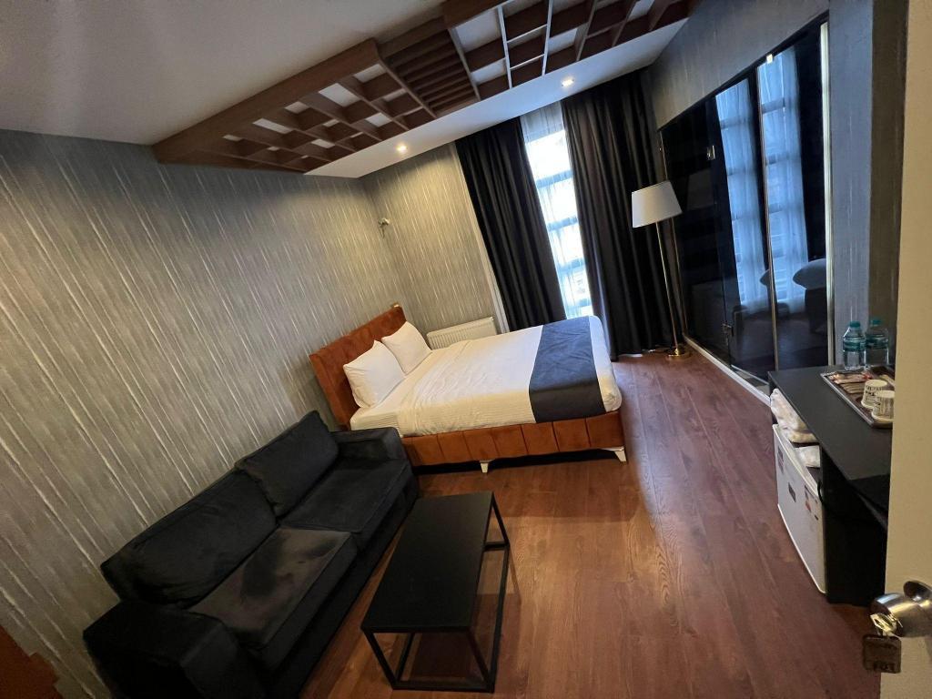 Beta Hotel — 6