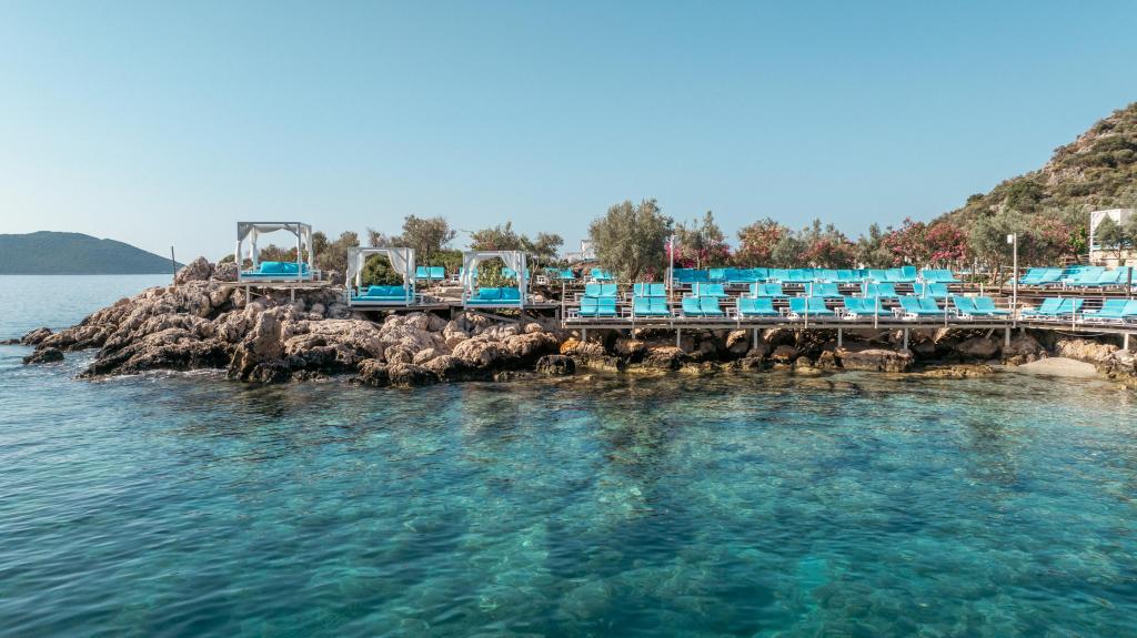 Blanca Beach Hotel (+12) — 8