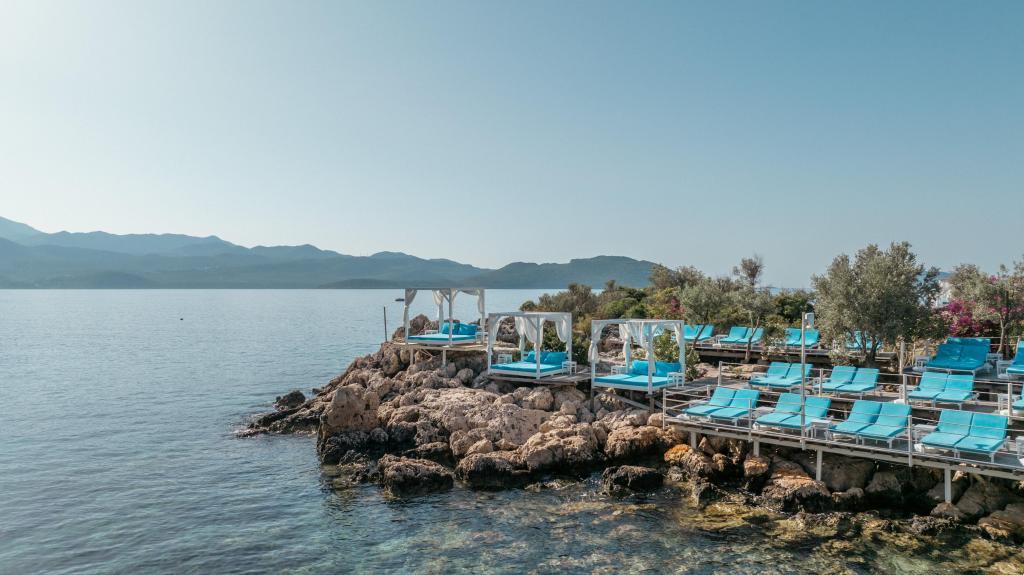 Blanca Beach Hotel (+12) — 9