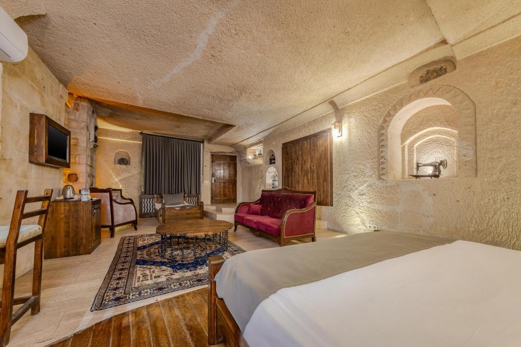 Castle Cave Hotel — 6