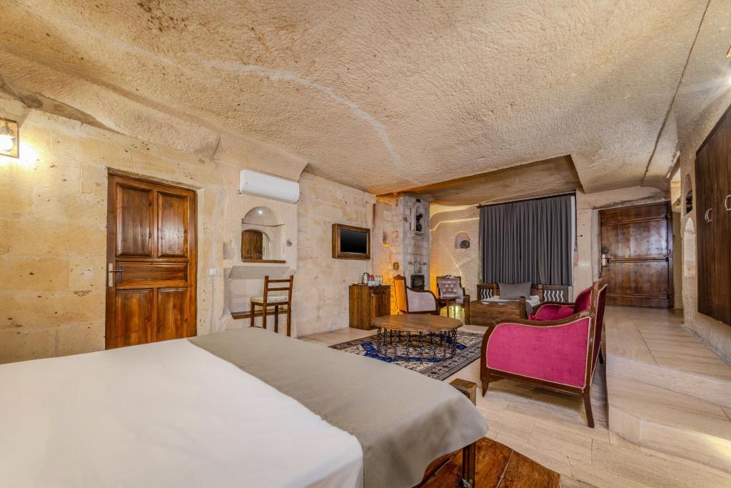 Castle Cave Hotel — 7