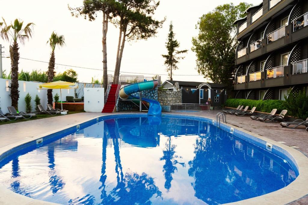 Club Aperion Beach Club — 5