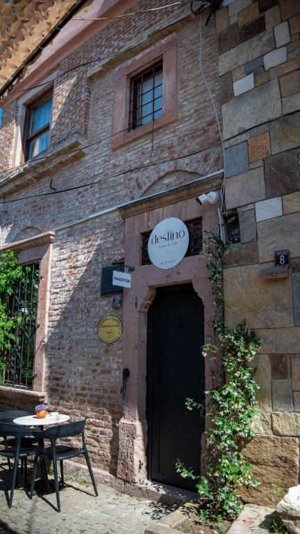 Destino House & Cafe — 8