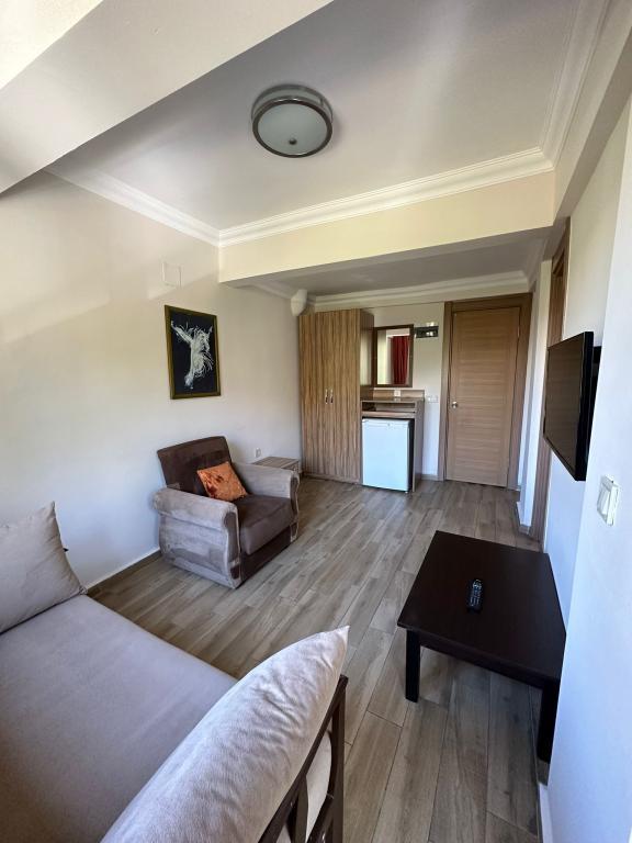 Elvan Motel — 6