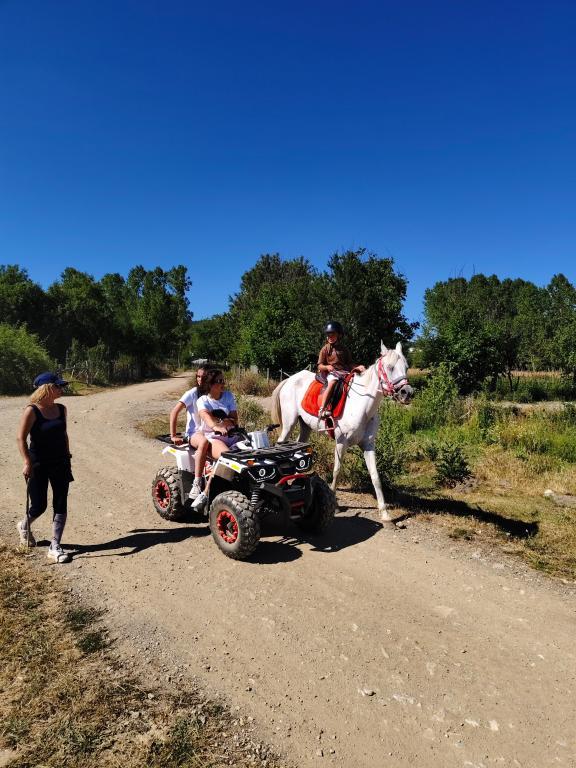 Emirbey Atlı Turizm Doğal Yaşam Köyü — 3