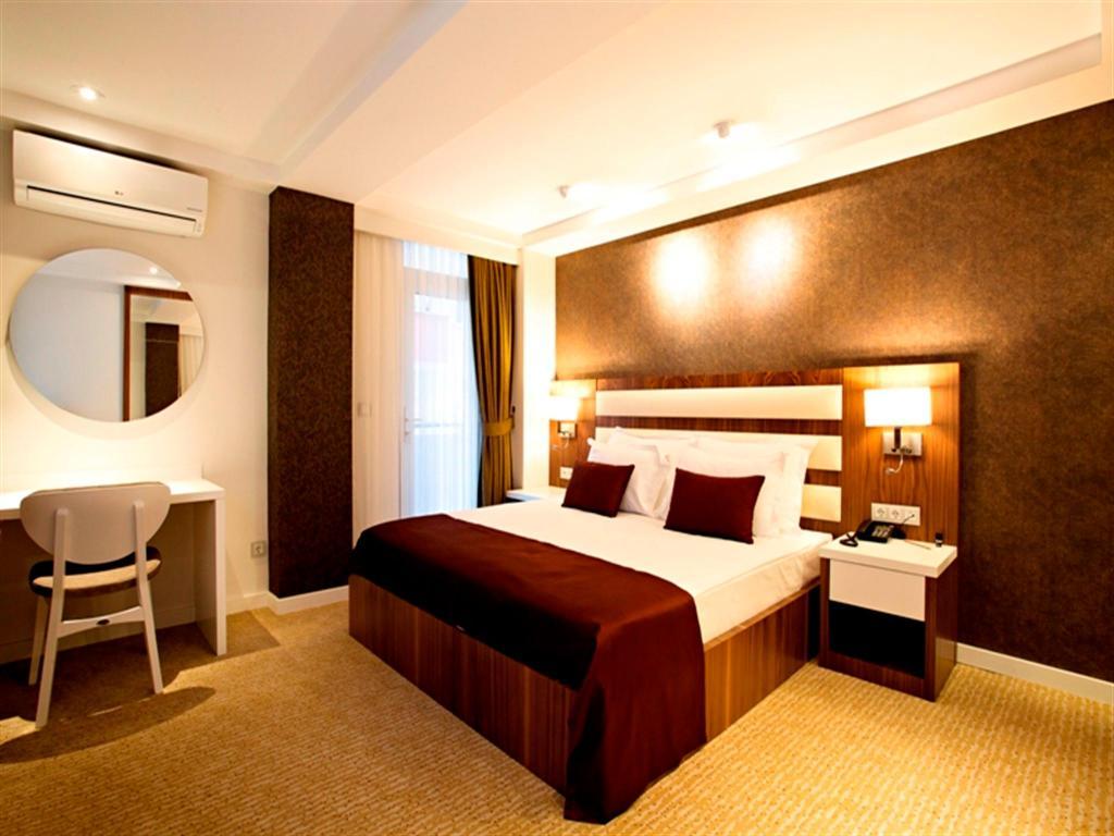 End Glory Hotel — 4