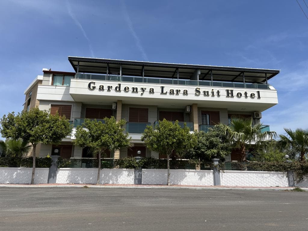 Gardenya Lara Suit Hotel — 10