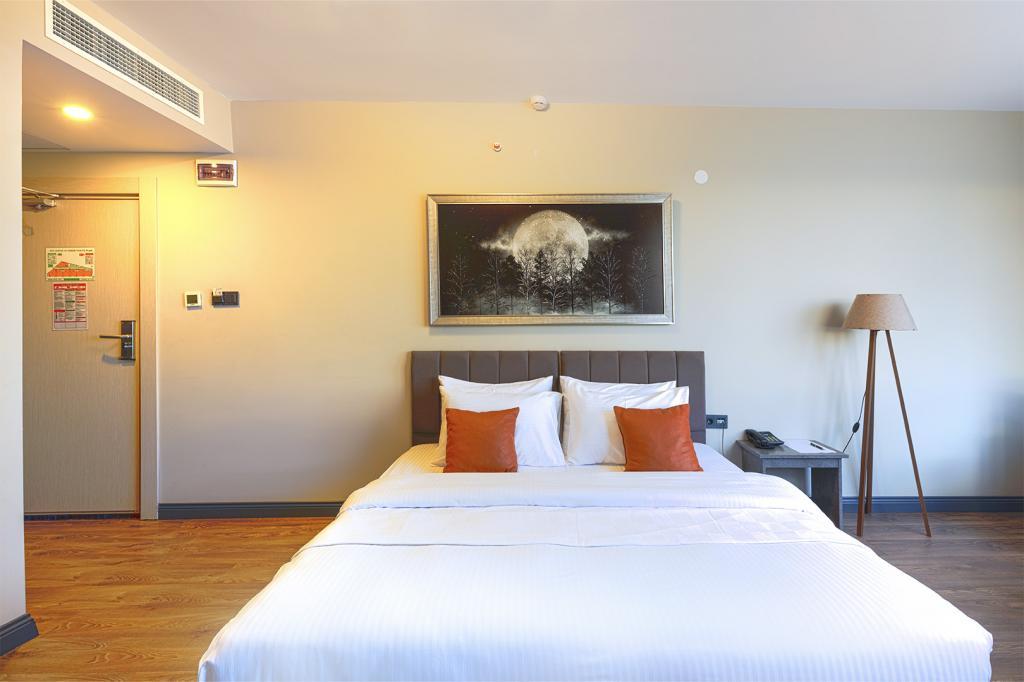 Grand Royal Hotel — 3