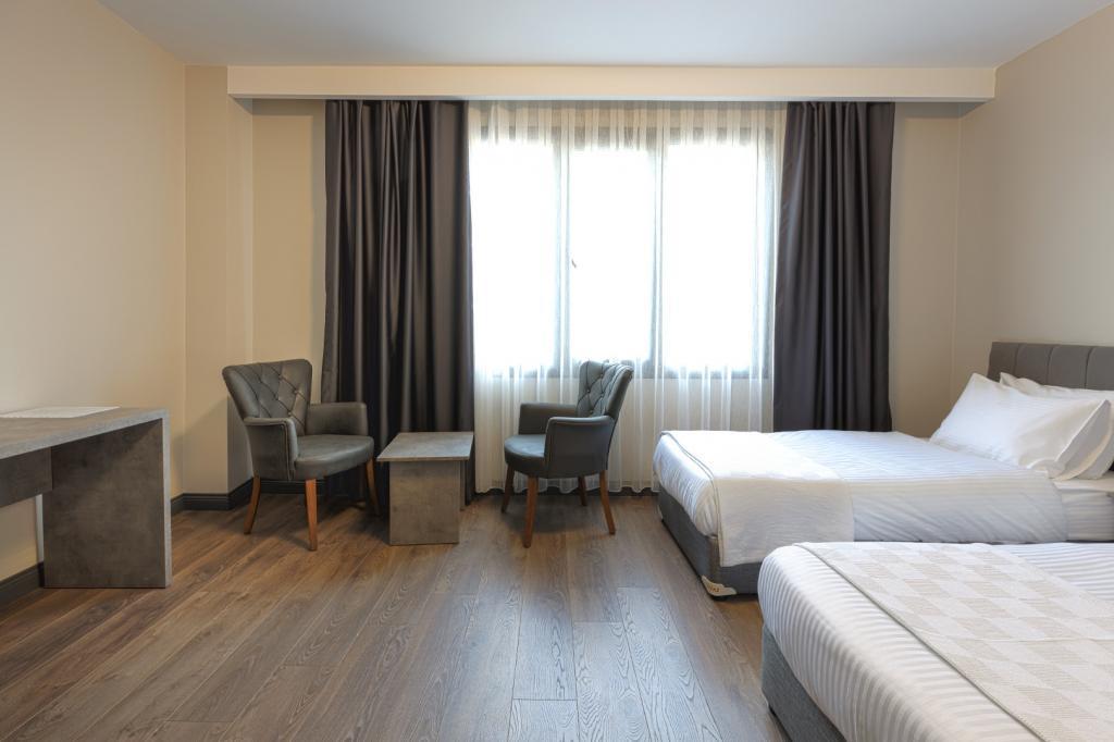 Grand Royal Hotel — 4
