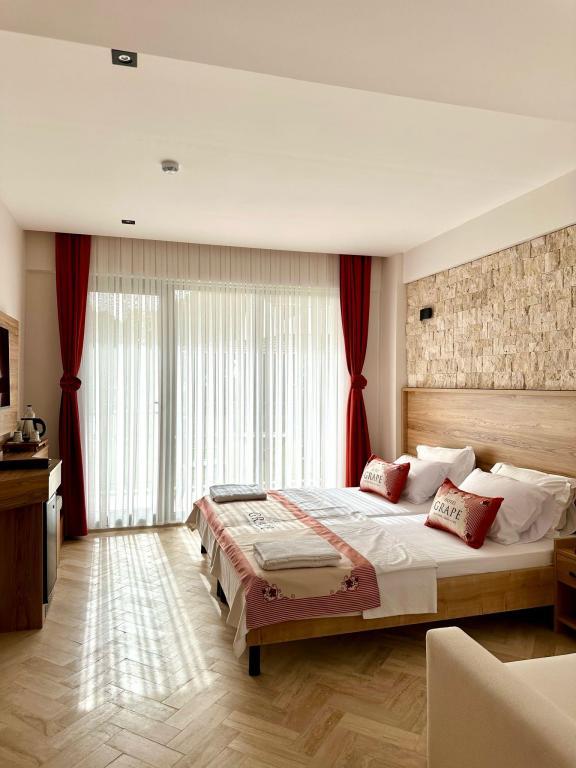 Grape Hotel — 4