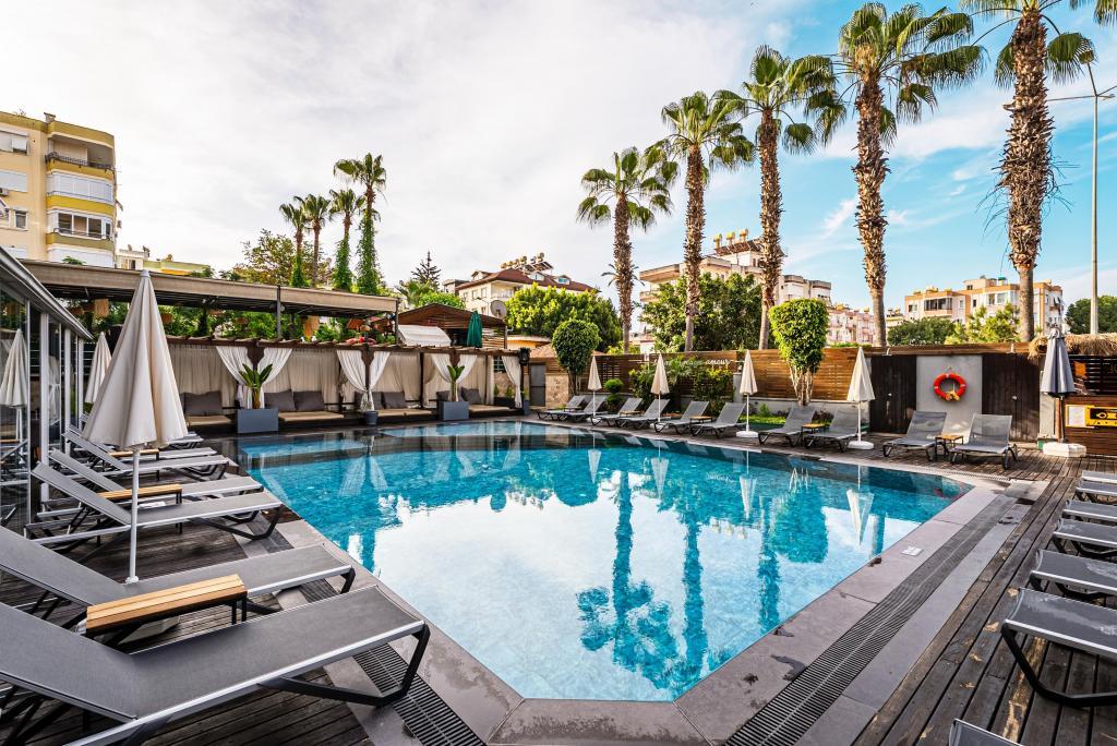 Hma Hotel & Suites — 3