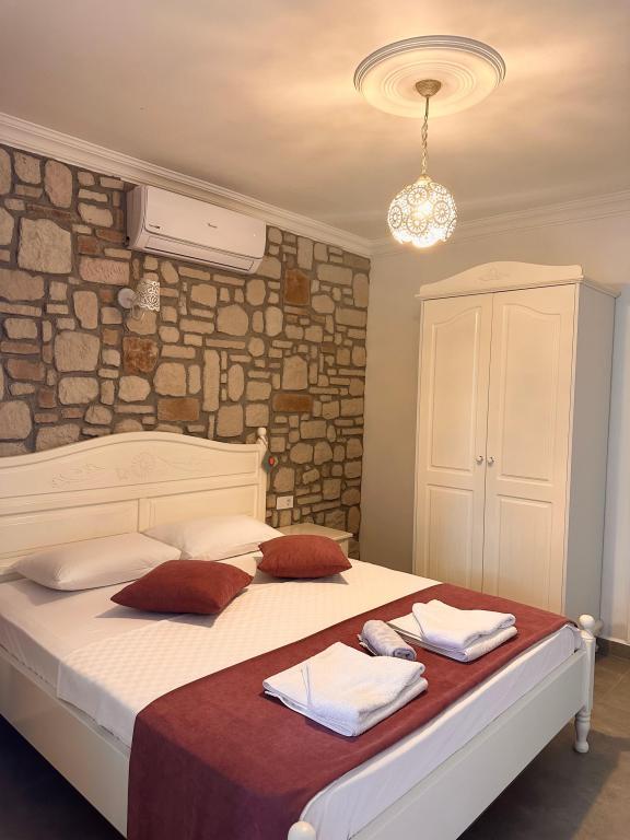 Karia Konuk Evi — 6