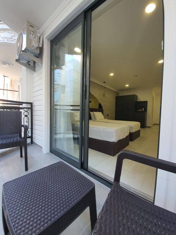 Karikatür Bi Hotel — 4