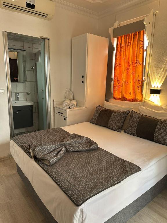 Karyatit Hotel Kaleiçi — 9