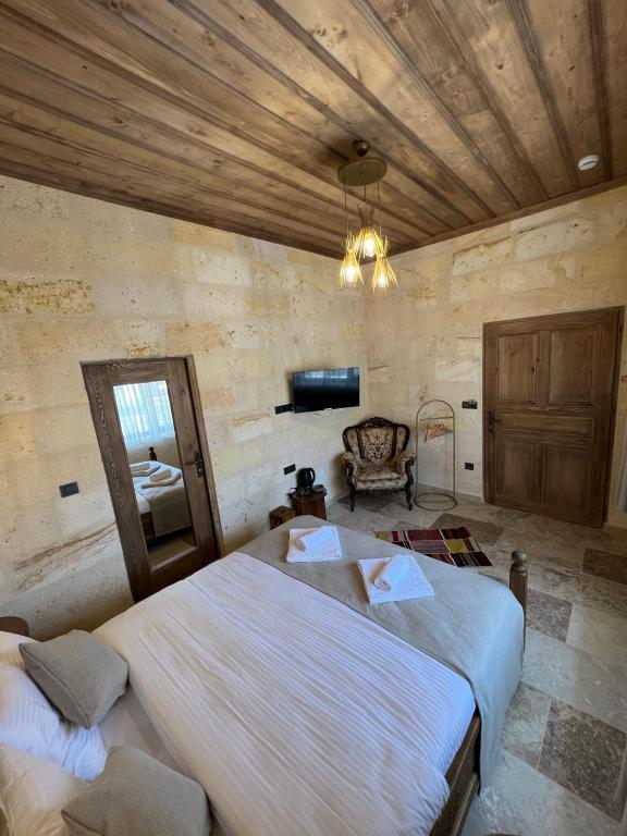 Library Cave House — 7