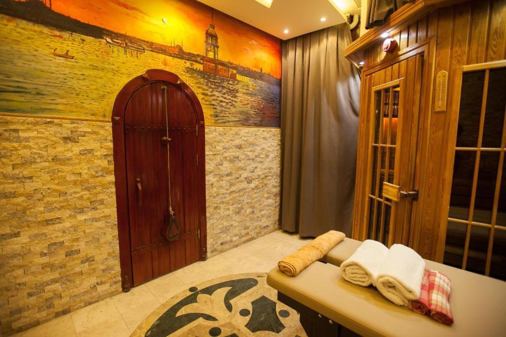 Lapis Inn Hotel (Ex Ambassador) — 5