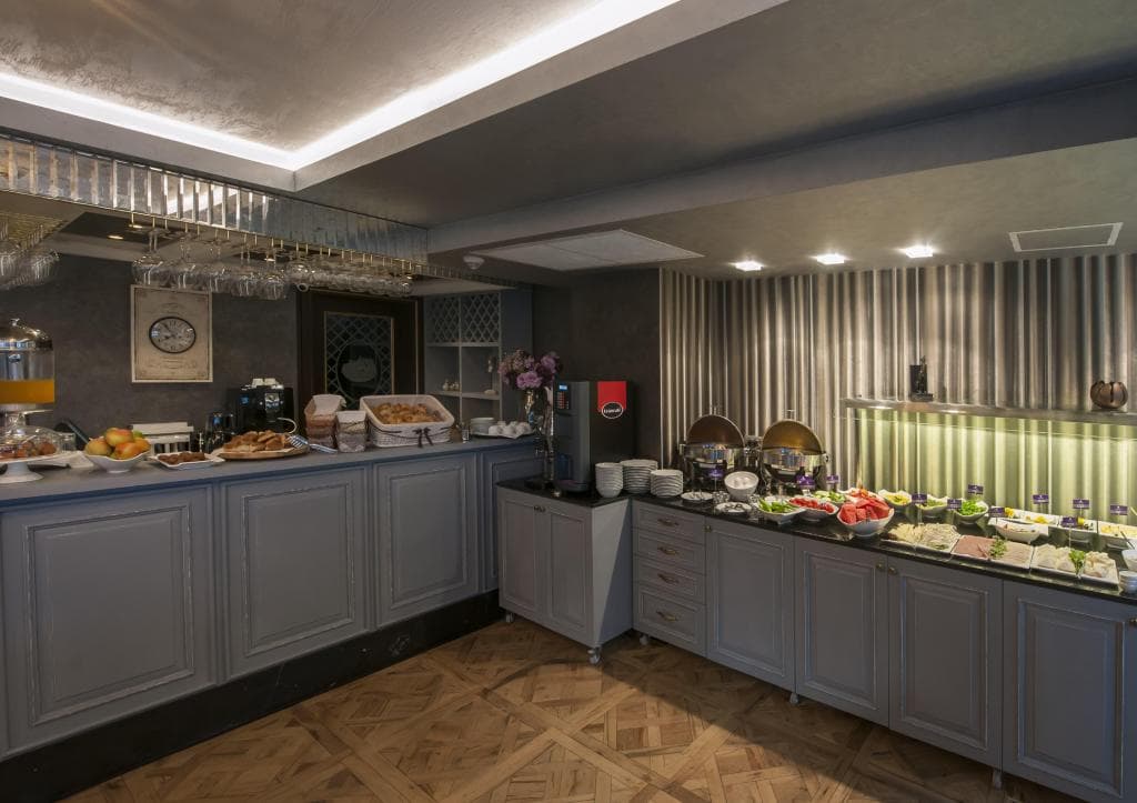 Le Petit Palace Hotel — 5