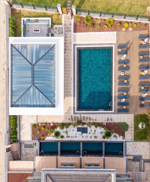 Leone Cunda Edition Otel(+12)