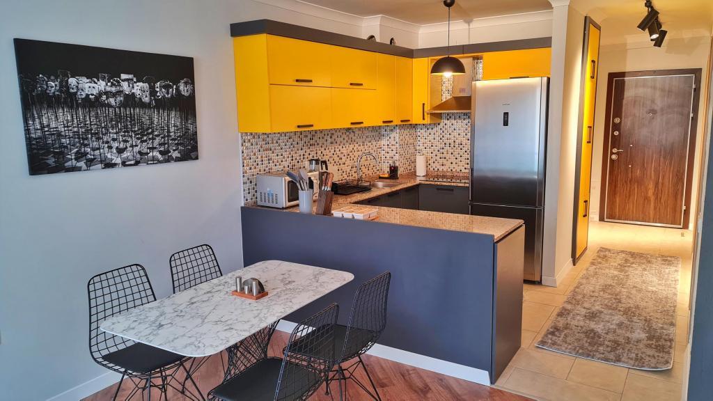 Let'stay Sweet Home Yellow — 10