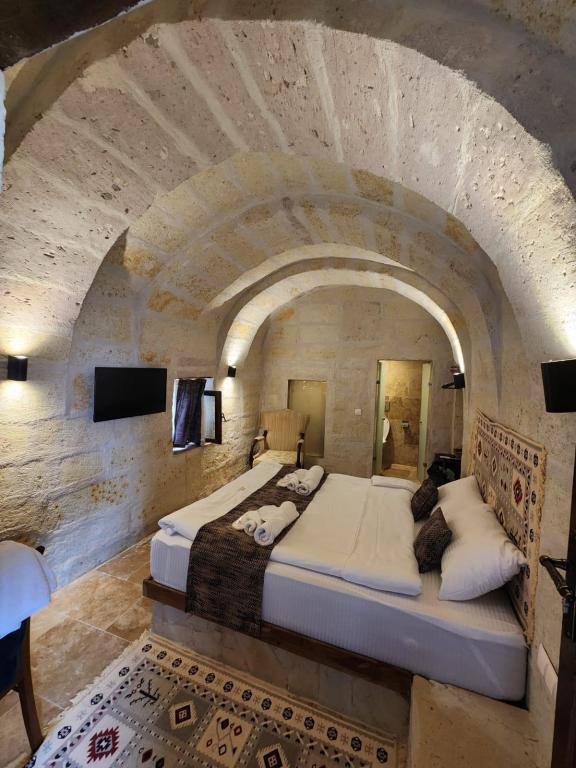Mmf Cave House — 2