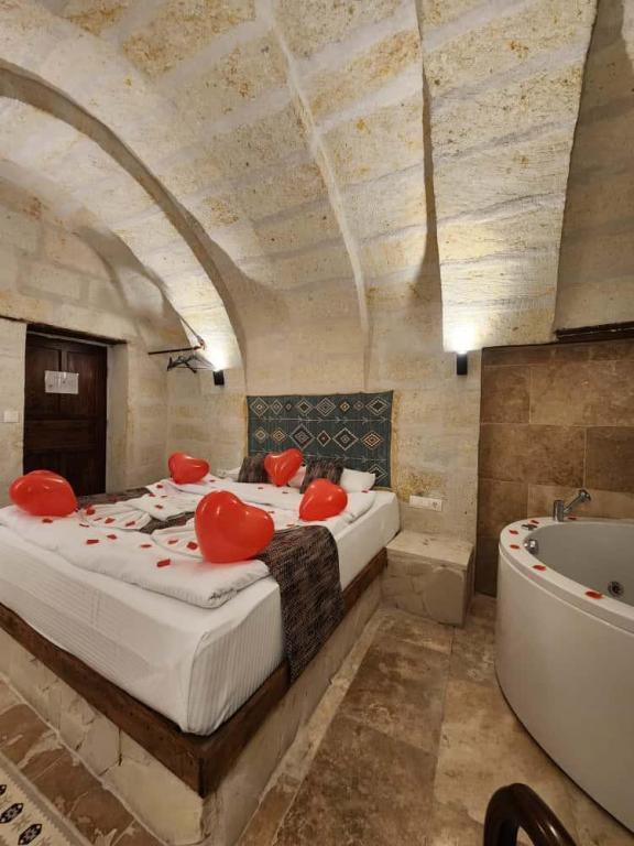 Mmf Cave House — 9