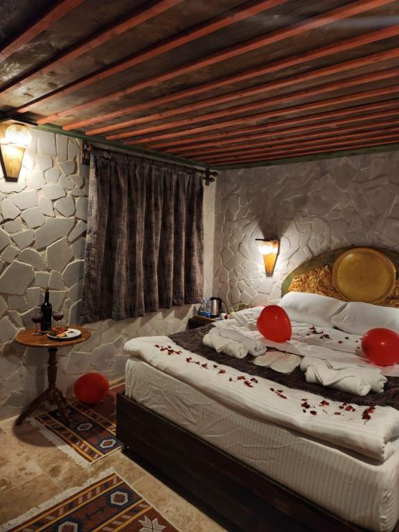 Mmf Cave House — 4